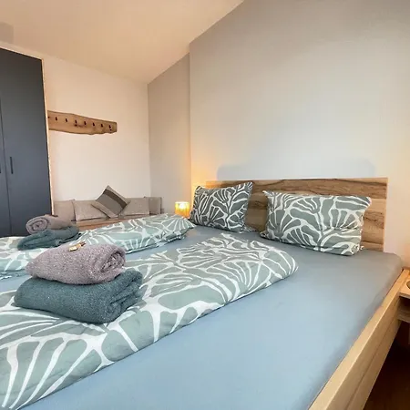 Apfelchalet Mirabell -neubau Chalet, Natur, Alpenblick, Wallbox, Messe Und Nah, Ruhe In Laendlicher Umgebung フリードリヒスハーフェン